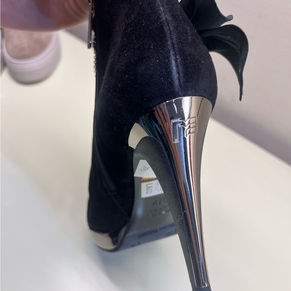 Marino Fabiani Made in Italy Black Stiletto Heeled Boots with Satin Bow - Picture 4 of 12